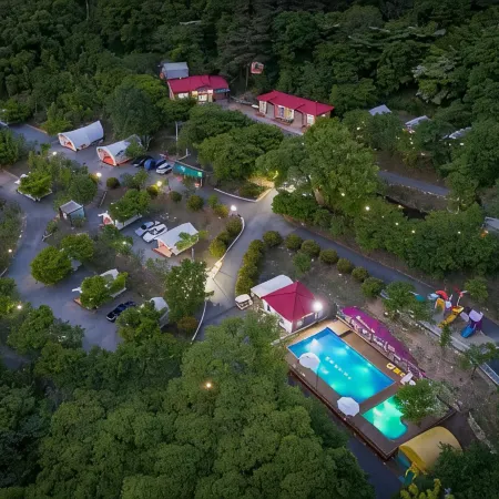 Gyeongju Healing Camp Glamping Отели рядом с достопримечательностью «Храм Синсонса»