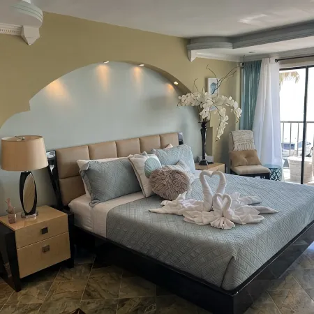 Honeymoon Suite; Whirlpool and Beautiful Oceanview