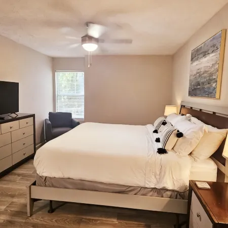 Lovely 2BR/2 BTH apt. Few steps to theBraves Stadium