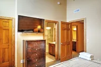 Ski-In/Ski Out Townhome w/ Beautiful View w/Hot Tub. - 4-Star