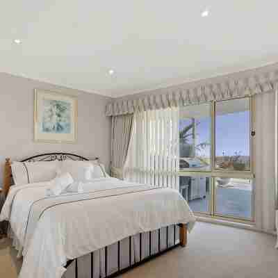 Resort Style Apartment (Ground Floor) - Pool & More. Pets Welcome. Rooms