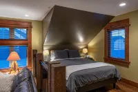 Mountain Studio - luxury finishes in upscale neighborhood, e-bikes included! - balkon