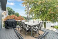 Cozy Spotless Lake Cottage-  Sports Lake, Gorgeous Sunsets, and Relaxation+ - 3-Star