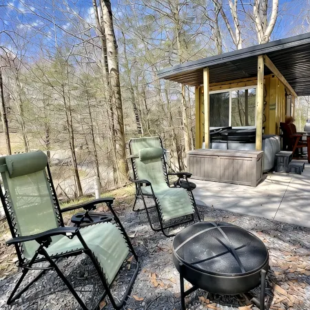 Get 'WilderMcFaddenRidge mins from New River Gorge Nat'l Park w/hot tub!
