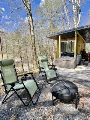 Get 'WilderMcFaddenRidge mins from New River Gorge Nat'l Park w/hot tub! - 4-Star