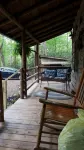 Come to the mountains to a rustic cabin by a creek. - 3つ星