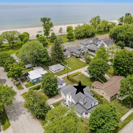 A block from the beach! Sleeps 20! Hot Tub, Game Room!