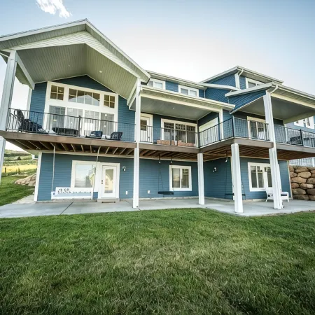 Stunning 10 Bedroom Lakeview Retreat! in the Middle of Garden City!