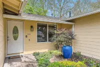 Entire home: Charming Home with Beautiful Yard - 3-Star