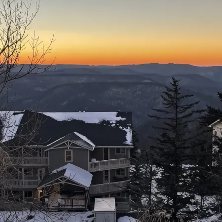 Newly Renovated 3BR/2BA Condo: Great Location with Stunning Mountain Views!