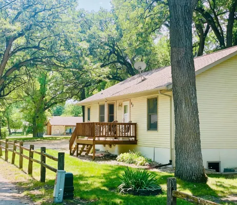 Walking distance to historic Arnold’s Park and West Lake Okoboji - Wi-Fi