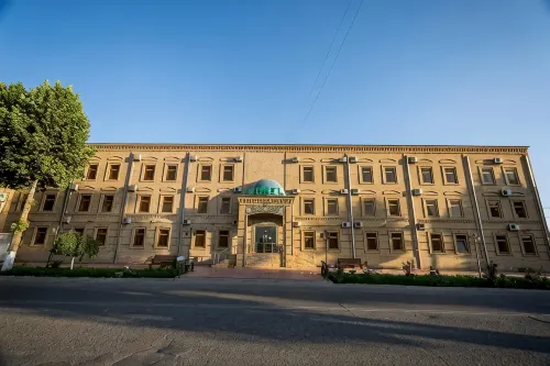 Karvon-Saroy Hotel - ที่มีที่จอดรถ