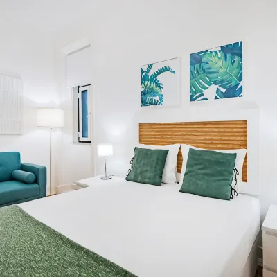 Double + Sofa Bed, AC Shared Bathroom | Saldanha Отели рядом с достопримечательностью «Музей «Бенфика»»