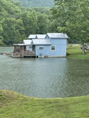 Waterfront Tiny Fishing Cabin -30 minutes from Chattanooga - Alphydda