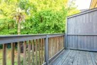 Charming 3-Bedroom Townhome Near Historic Downtown + Balcony + Lake Access - 3-Star