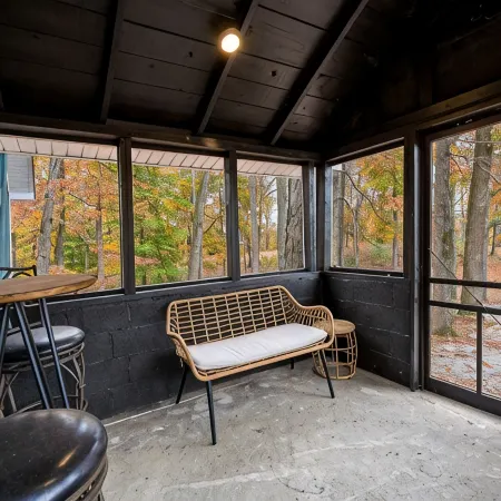 Beautiful cabin just seconds from Dale Hollow Lake!