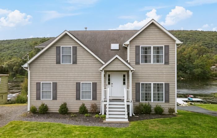 Waterfront Home with Hot Tub, Kayaks, and Fast Wifi