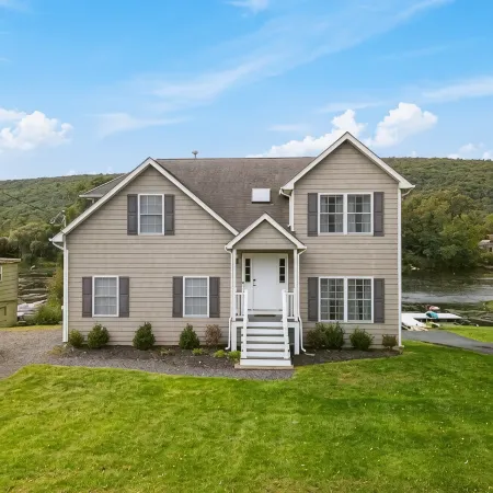 Waterfront Home with Hot Tub, Kayaks, and Fast Wifi