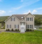 Waterfront Home with Hot Tub, Kayaks, and Fast Wifi - Boutique