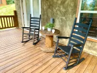 Smoky Hideaway • 2Bed 2Bath Cabin • Peaceful Retreat - シャレー