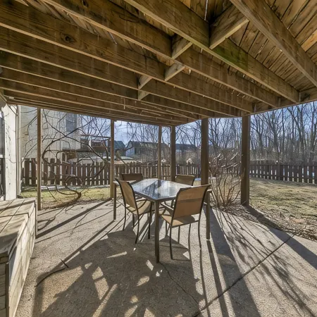 O'Fallon Edge Oasis- 4bd/3bt, Wooded Backyard, Office, Great Family Getaway