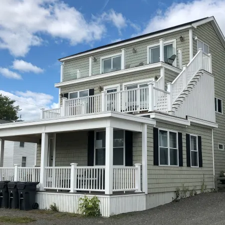 Ocean View Crashing Waves Stunning Second Floor Kitchen/Living Room 8 Bed 4 Bath