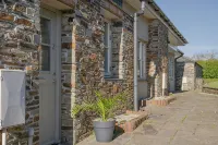Apartment with Dramatic Views Across to Padstow, the Camel Estuary and the Sea. - 3つ星