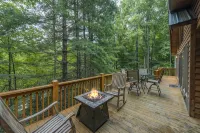 2 Mins to Skiing at Hatley Pointe! Hot Tub+FirePit, Fireplace, Pet Friendly! - Pools