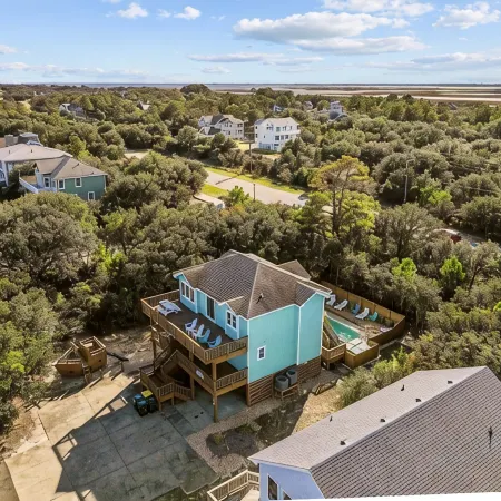 Family Fun House! Private Pool, Putting Green, Walk to Beach, Hot Tub, Game Room