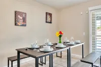Shalimar Retreat, Large Pool, Hot Tub, Game Room, Backyard, 5 Bdrooms, BBQ Grill - بيت ضيافة