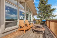 Falcon Ridge Chalet-Woodland Park: WiFi & Views, Deck and Views of Pikes Peak - balcon