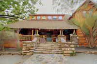 Gold Mountain Manor - 4-Star