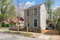 421 Irie: Simply Charming 2 Story COTTAGE!! Private Pool!! 1 Off Street Parking! - 5-Star