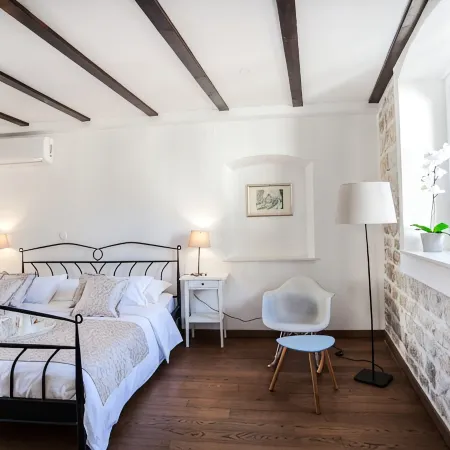 Tinel Longo, Holiday Home for up to 8, City Center, BBQ, Terrace