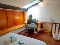 Gemma Apartment with AC & Sea View Balcony - 2-Star