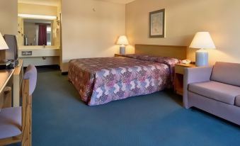 Super 8 by Wyndham Oklahoma/Frontier City