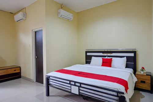 RedDoorz @ Jalan Bali Cilacap Hotels in Central Cilacap