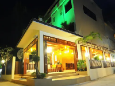 JJ Bungalow Hotels near Koh Phi Phi (Laemtong Beach)