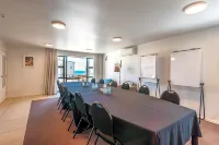 Onetangi Beach Apartments Hotels in Уаихеке