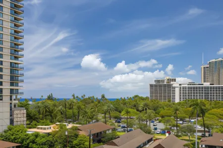 Regency on Beachwalk Waikiki by OUTRIGGER Отели рядом с достопримечательностью «Lucoral Museum»