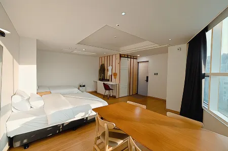 Gallery In Hotel Отели рядом с достопримечательностью «Yeongnangho»