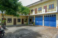 RedDoorz Syariah near Exit Tol Krapyak Semarang Hotel di Semarang Barat
