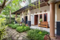 Villa Kenanga in Meninting by the Beach Hotels near Pantai Viral Kali Ancar