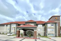 La Quinta Inn & Suites by Wyndham Port Arthur Hotels near Central Mall