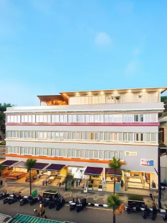 Harbour Komodo Hotel Отели в г. Комодо