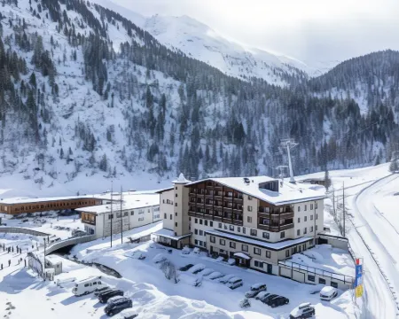 Valara - Alpine Art Hotel Hotels in Tux