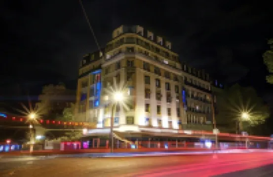 Hôtel du Lion Hotel dekat Stasiun Metro Vavin