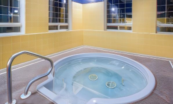 Ramada by Wyndham Red Deer Hotel and Suites