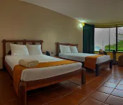 Arenal Roca Lodge Hotels near Quesada Central Park