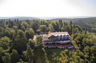 Augustusberg Hotel & Restaurant Các khách sạn ở Sachsische Schweiz-Osterzgebirge